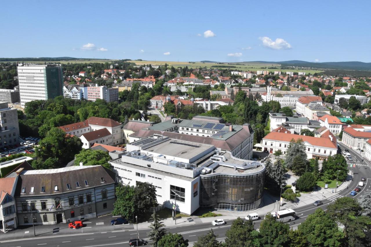 Panorama View Apartment Veszprém Buitenkant foto